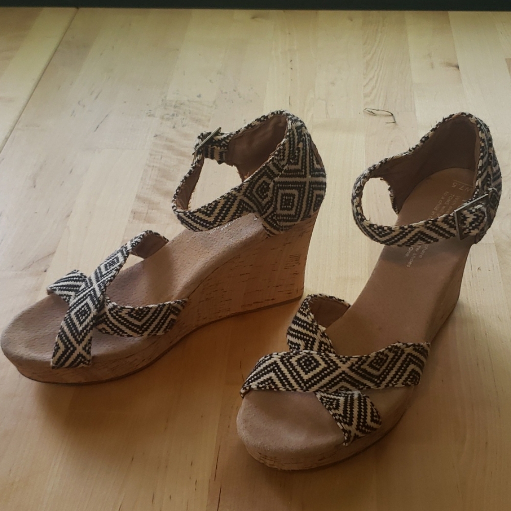 TOMS Black and White Wedge Heels 7.5